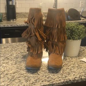 Minnetonka layer fringe women boots.